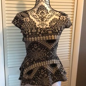 Black/White design top with cap sleeves